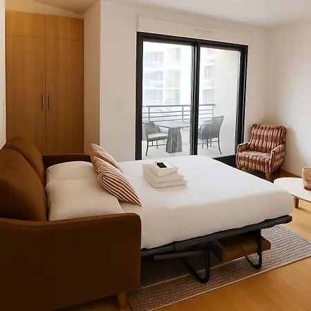 Apartamento Courbevoie Terrasse Situe Pres De Paris